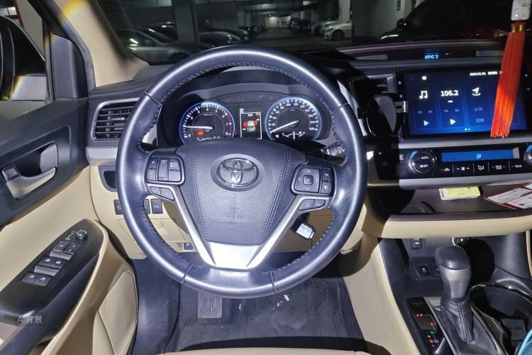 Toyota Highlander 2020 car image #12