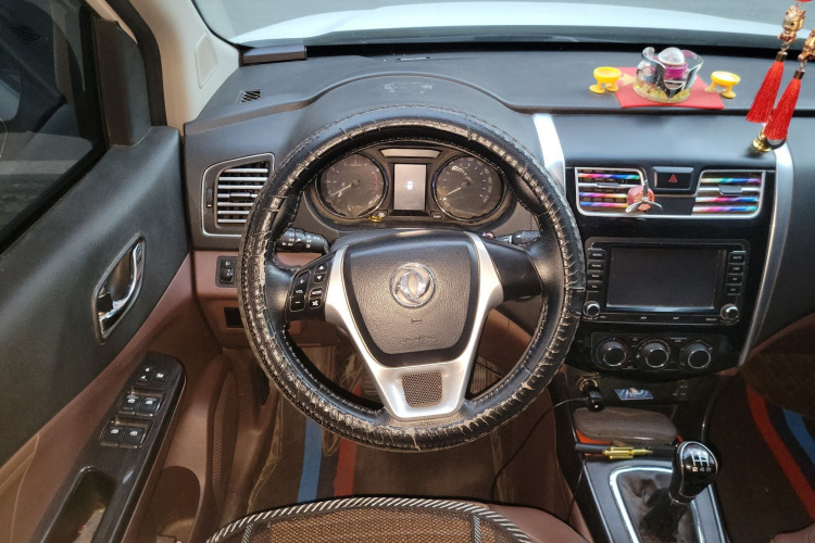 Forthing SX6 2016 #12 Forthing SX6 2016 car image #12