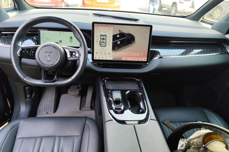 Zeekr 009 2023 car image #12