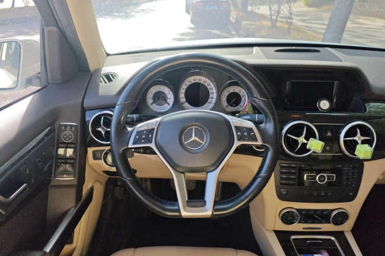 Mercedes-Benz GLK Class 2015 car image #12