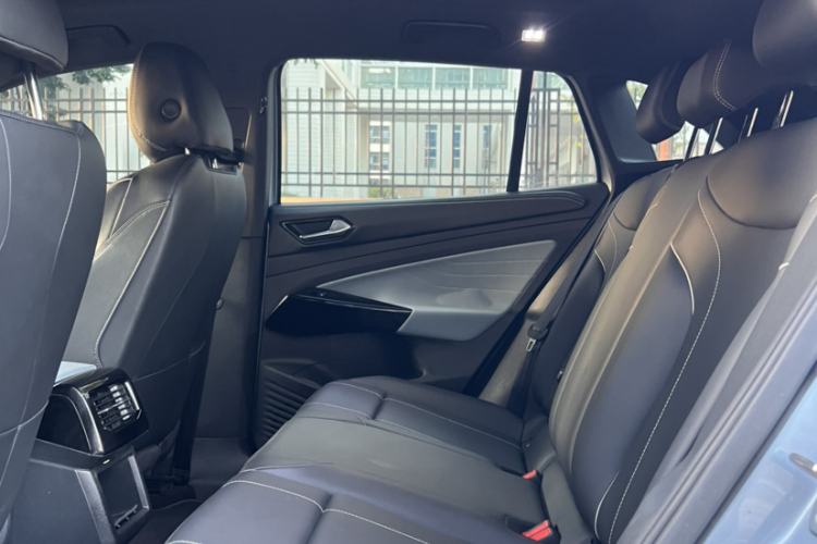 Volkswagen ID.4 X 2022 car image #12