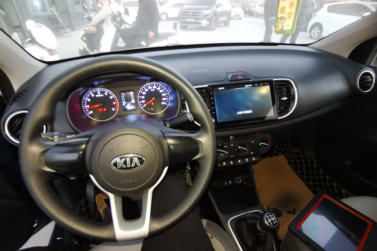 Kia 2019 car image #12