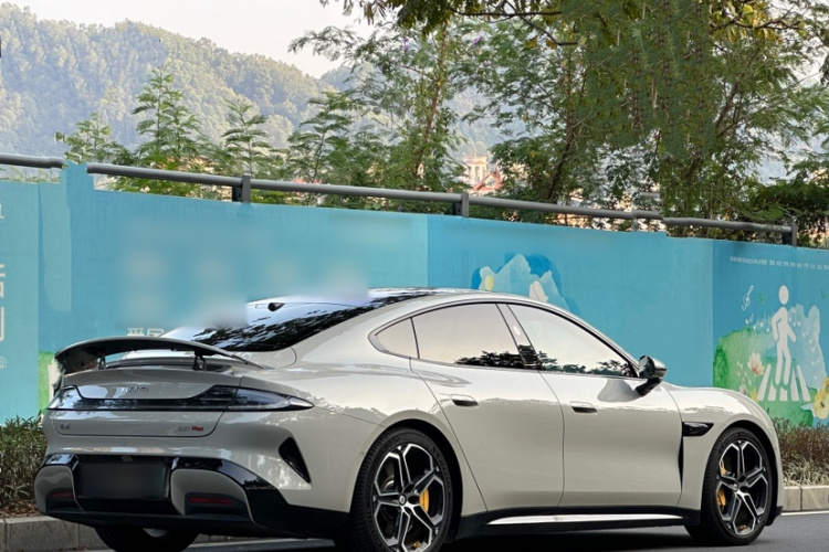 MI SU7 2025 car image #12