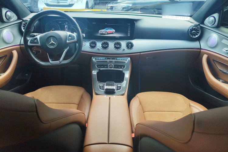 Mercedes-Benz E Class 2018 immagine di auto #12