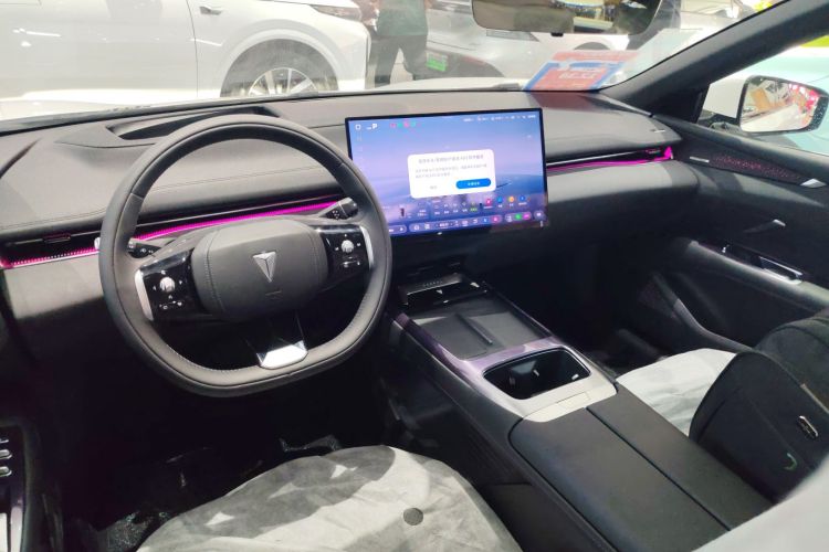 Deepal L07 2025 car image #12