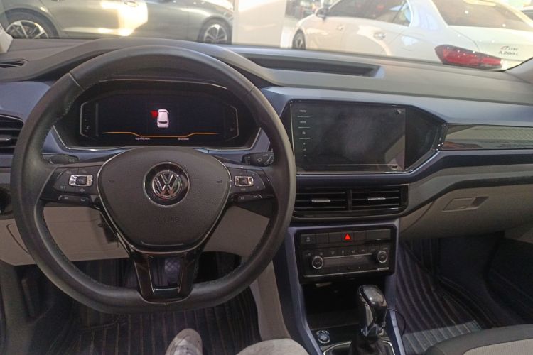 Volkswagen T-Cross 2019 car image #12