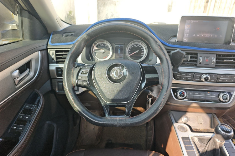 Forthing JOYEAR X5 2017 image de voiture #12