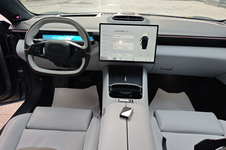 Lynk & Co 2024 car image #12