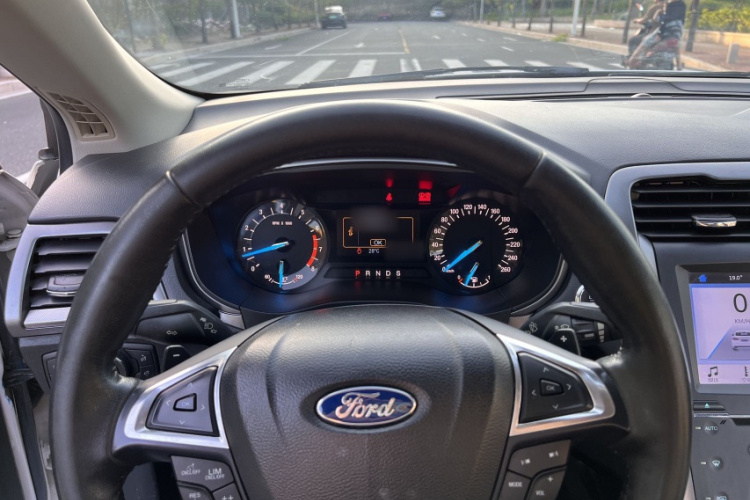 Ford Mondeo 2017 car image #12