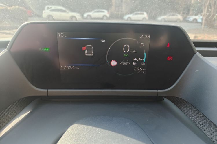 Toyota bZ4X 2022 immagine di auto #12