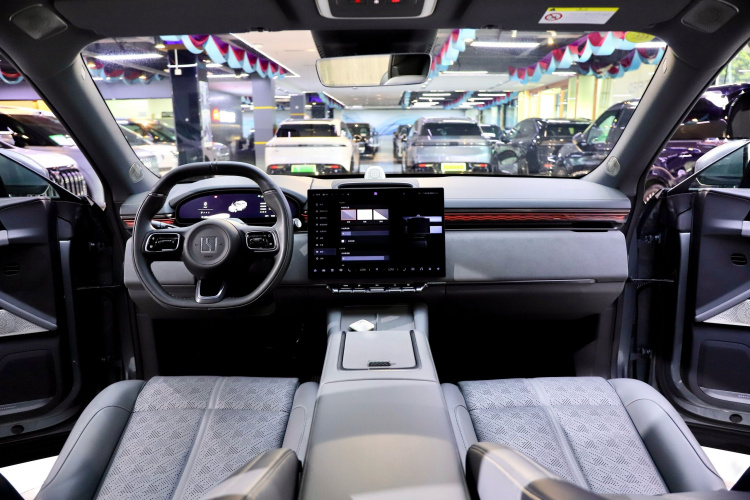 Zeekr 7X 2024 car image #12