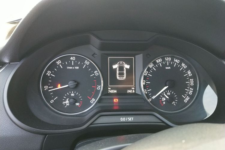 Skoda Octavia 2017 car image #12