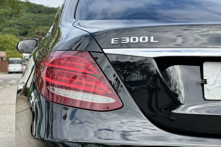 Mercedes-Benz E Class 2020 car image #12
