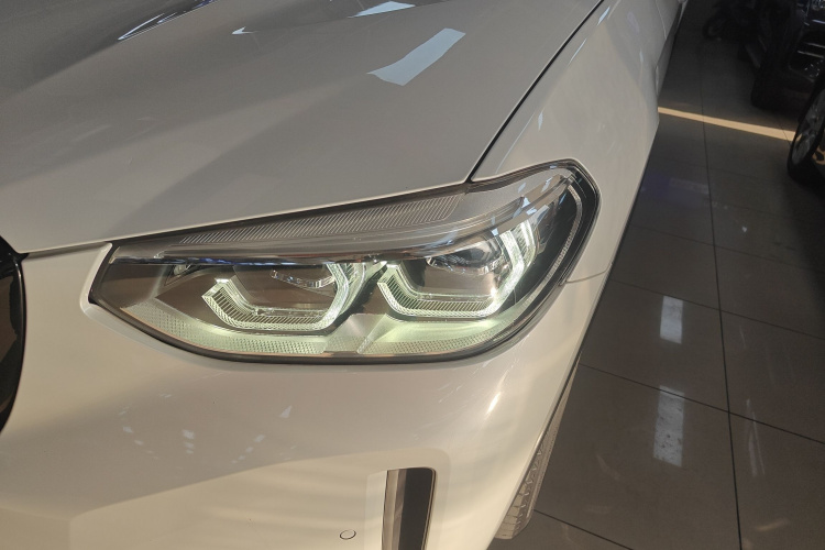 BMW iX3 2021 car image #12