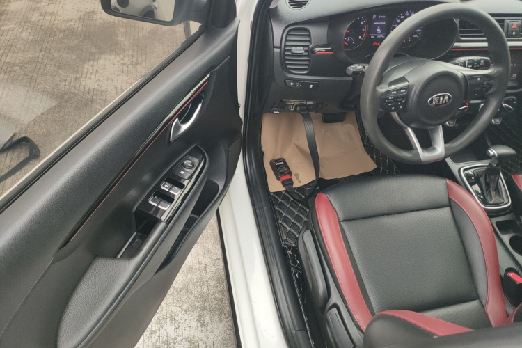 Kia Rio Cross 2018 car image #12