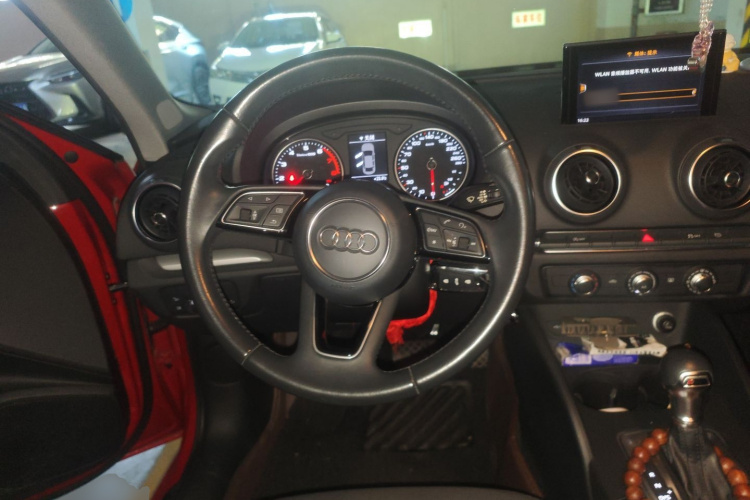 Audi A3 2018 car image #12