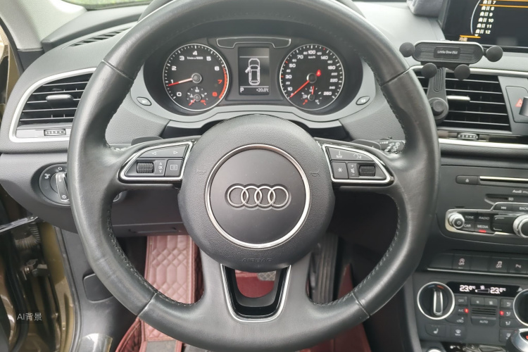 Audi Q3 2018 car image #12