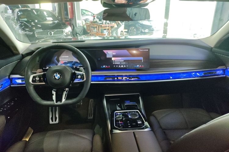 BMW 7 Series 2023 #12 BMW 7 Series 2023 car image #12