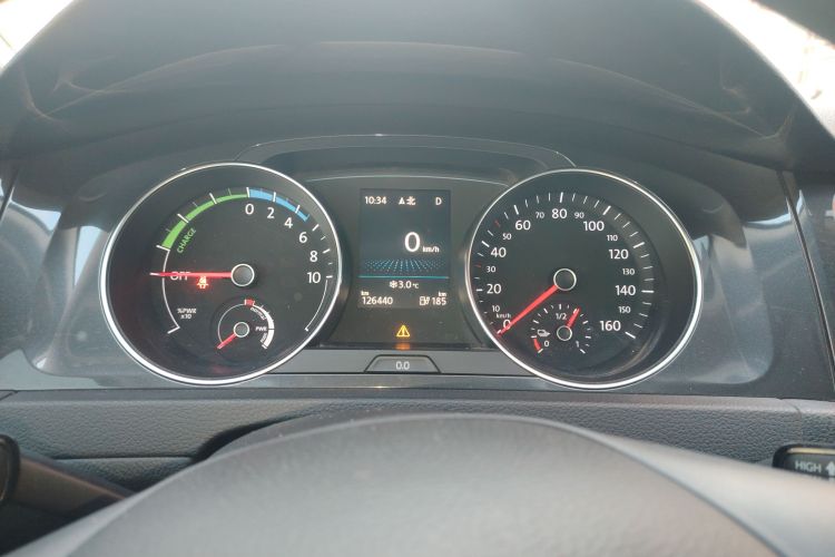 Volkswagen Golf Pure Electric 2020 car image #12