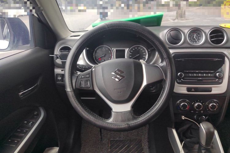 Suzuki Vitara 2017 car image #12