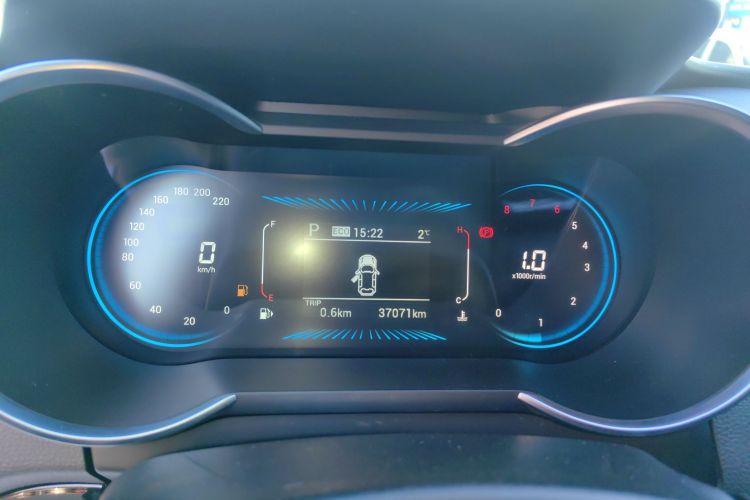 X70M 2022 car image #12