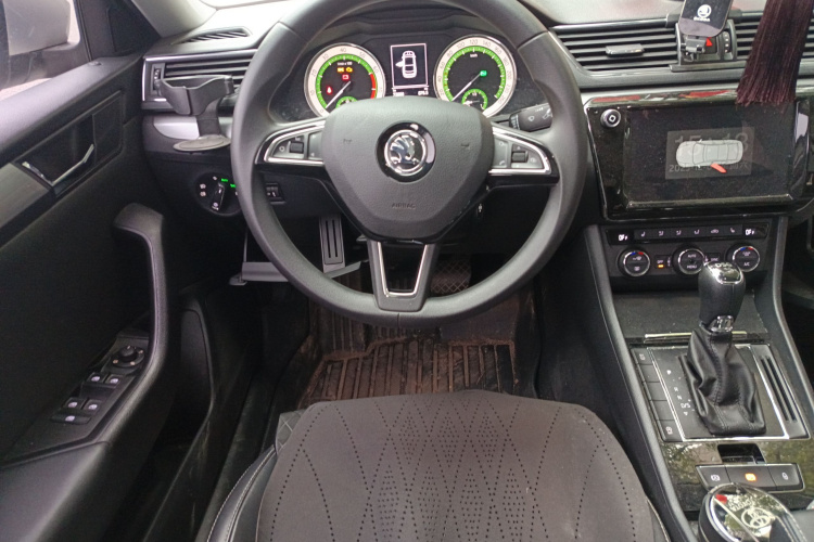 Skoda Superb 2018 #12 Skoda Superb 2018 car image #12