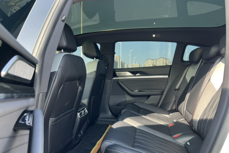 哪吒汽车 哪吒S猎装 2025 汽车图片 #12