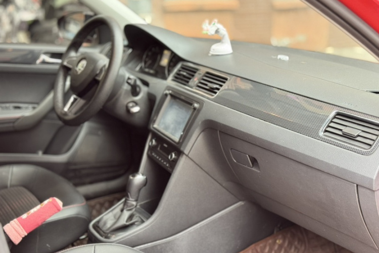 Skoda Rapid Spaceback 2016 immagine di auto #12