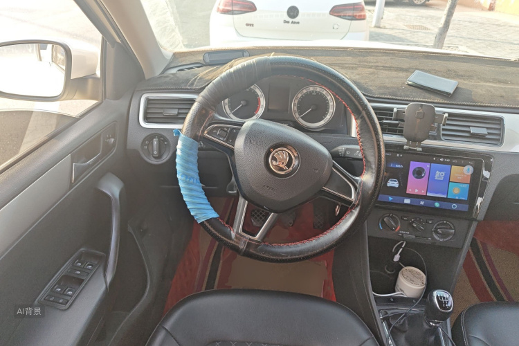 Skoda Rapid 2018 car image #12