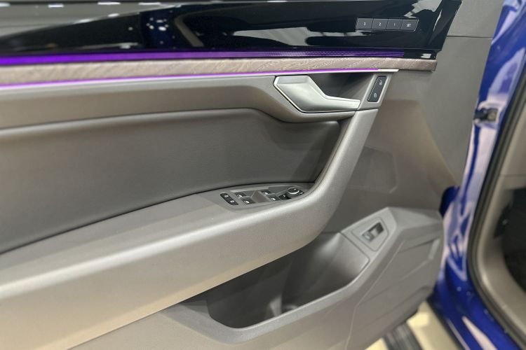 Volkswagen Touareg 2023 car image #12