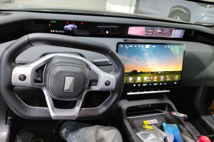 Avatr 12 2024 car image #12
