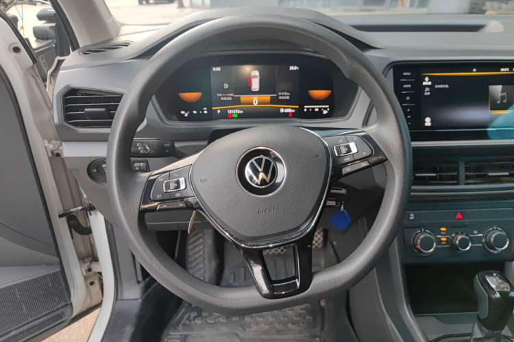 Volkswagen T-Cross 2022 car image #12