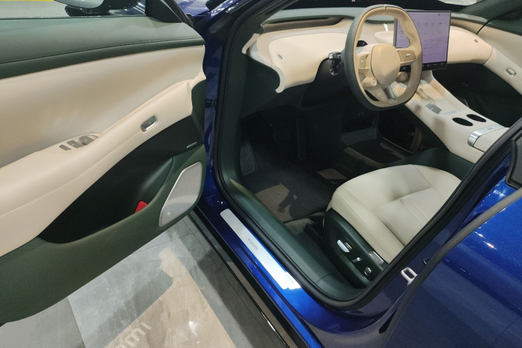 MI YU7 2025 car image #12