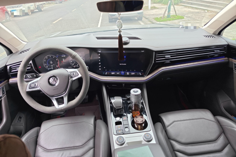 Volkswagen Touareg 2019 car image #12