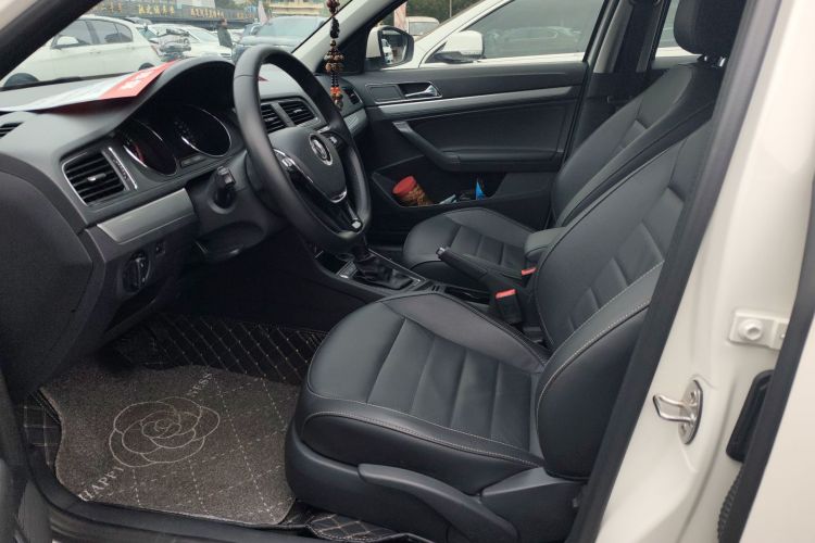 Volkswagen Gran Lavida 2018 immagine di auto #12