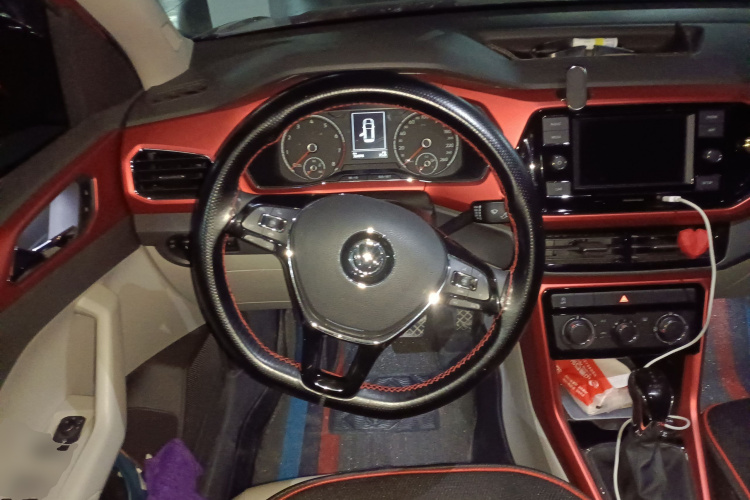 Volkswagen T-Cross 2019 #12 Volkswagen T-Cross 2019 car image #12