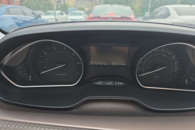 Peugeot 2008 2016 immagine di auto #12