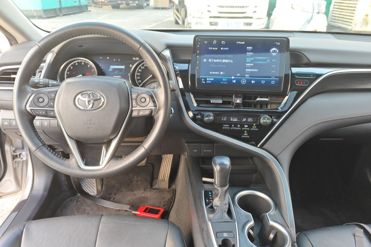 Toyota Camry 2022 immagine di auto #12