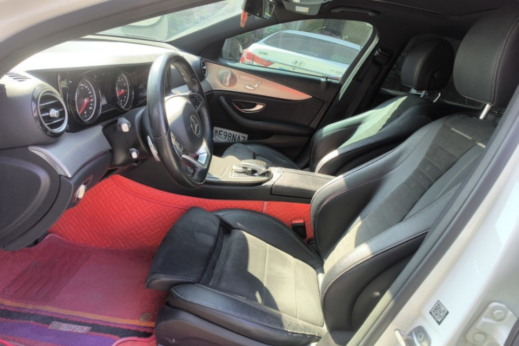 Mercedes-Benz E Class 2017 immagine di auto #12
