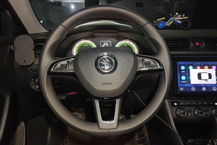 Skoda Superb 2019 #12 Skoda Superb 2019 car image #12