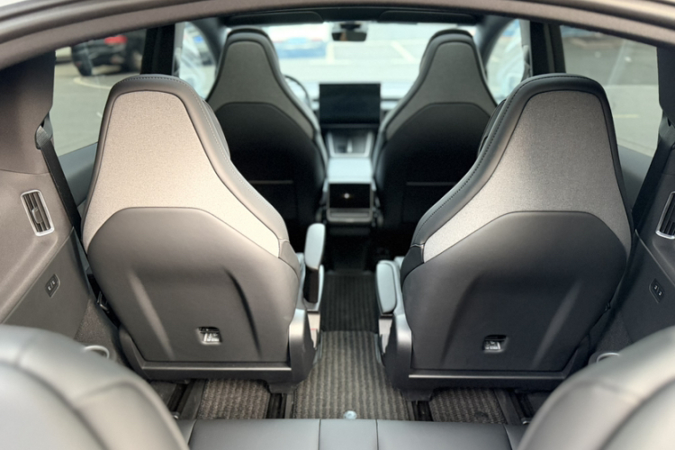 特斯拉 Model Y L 2025 汽车图片 #12