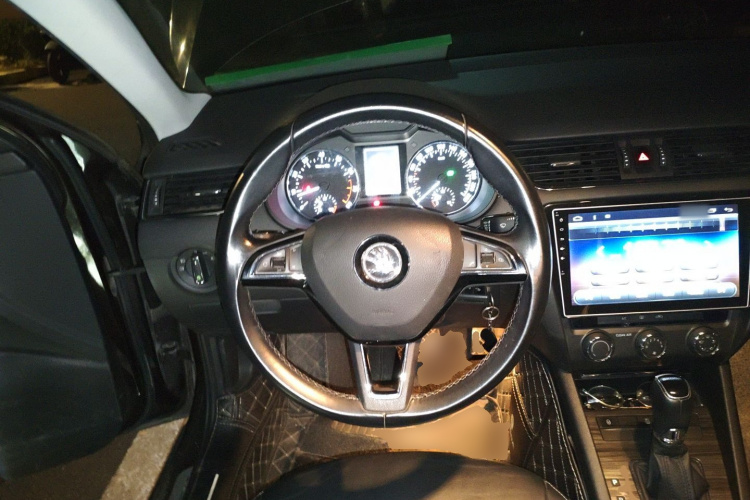 Skoda Octavia 2016 car image #12