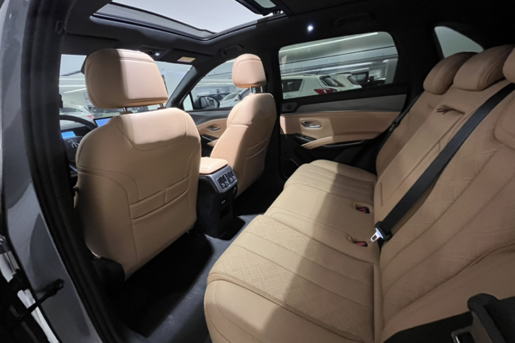 BYD SongL DM-i 2025 #12 BYD SongL DM-i 2025 car image #12