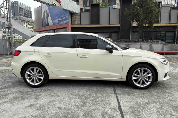 Audi A3 2018 car image #12
