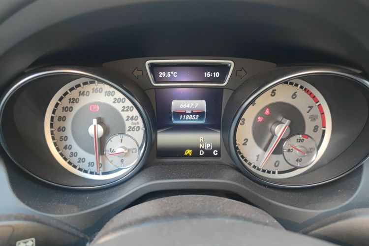 Mercedes-Benz GLA Class 2016 car image #12