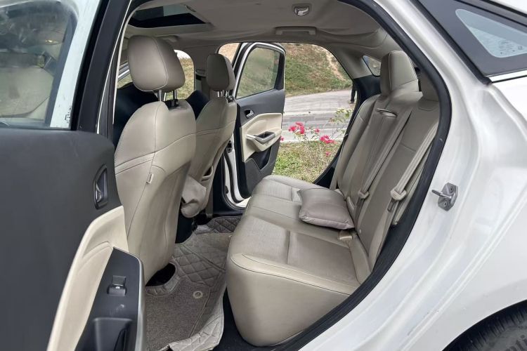 Ford Escort 2015 #12 Ford Escort 2015 immagine di auto #12