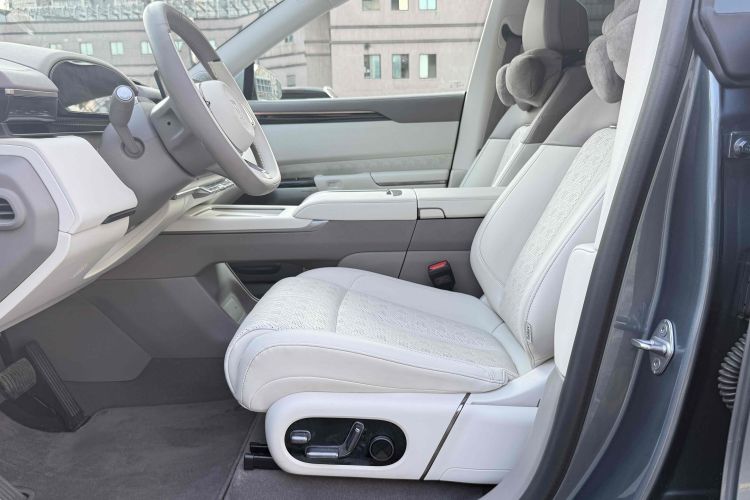 Zeekr 7X 2024 car image #12