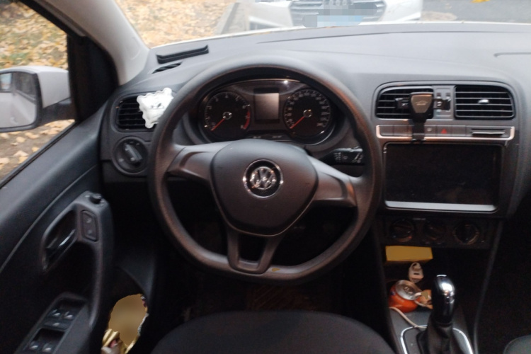 Polo 2018 car image #12