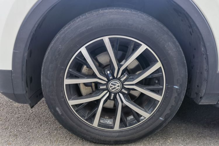 Volkswagen Tiguan L 2017 car image #12