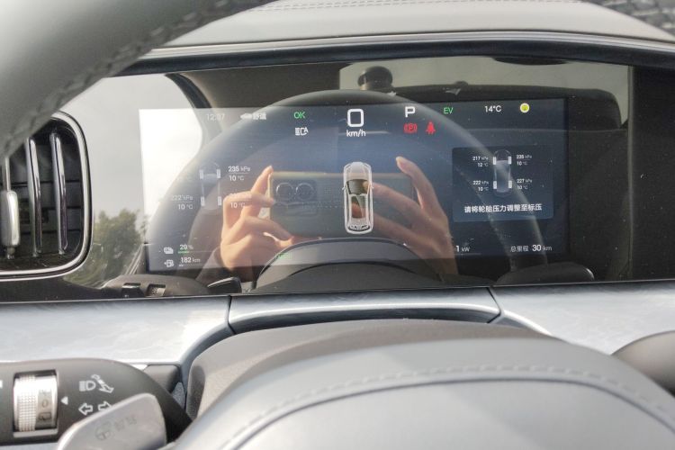 BYD Sea Lion 07 DM-i 2025 car image #12